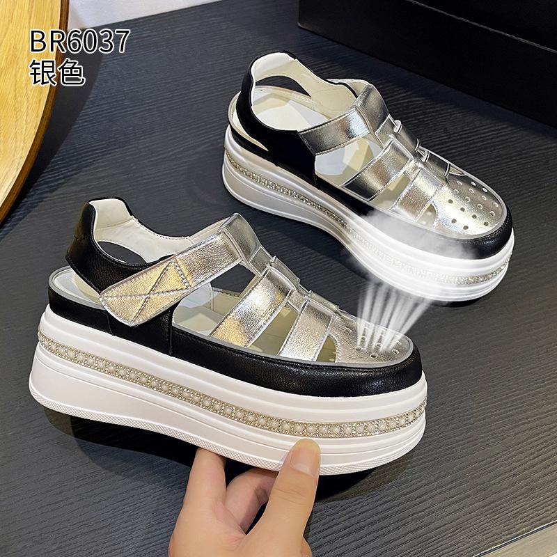 Plateausandalen Neues Leder im Sommer Kleine geflochtene Ferkelkörbchen Outdoor Freizeitschuhe