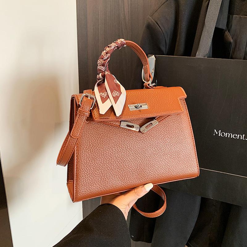 

Hot-selling texture Kelly bag 2025 new autumn and winter fashion high-end shoulder bag commuter messenger bag