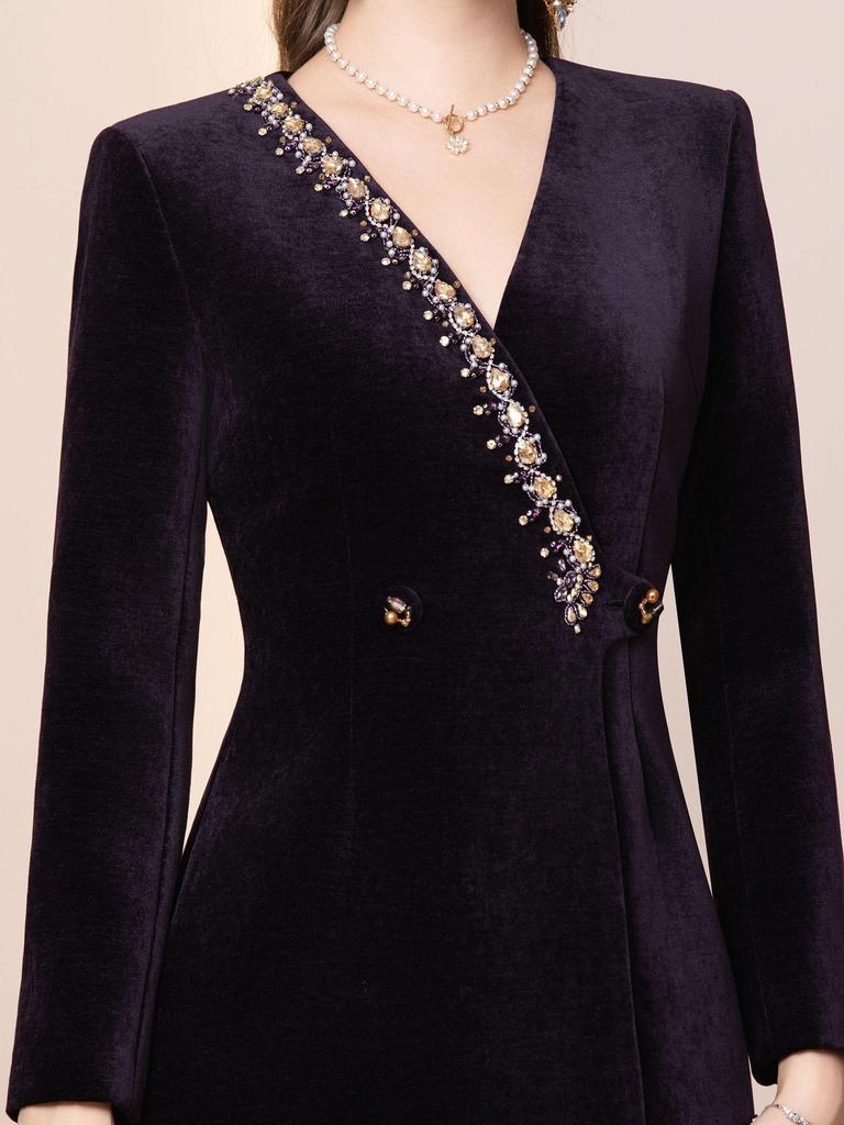 Zhi Li Gaozhi Elegant Spring V-Neck Velvet Dress for Important Occasions 2026