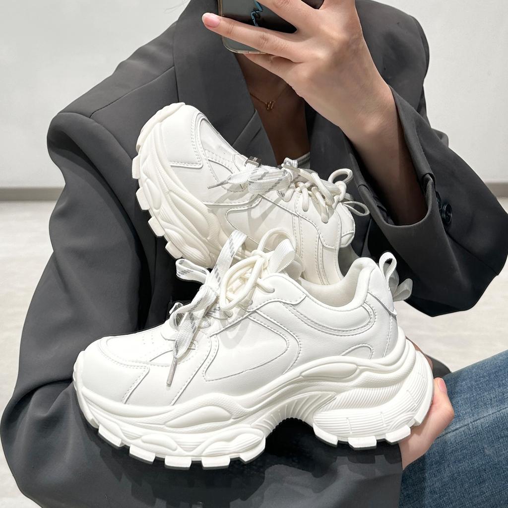 Schuhe mit geringer Höhenzunahme, dicksohlige, leichte Damenschuhe, neue, vielseitige, lässige Leder-Schnür-Sportschuhe, kleine weiße Schuhe