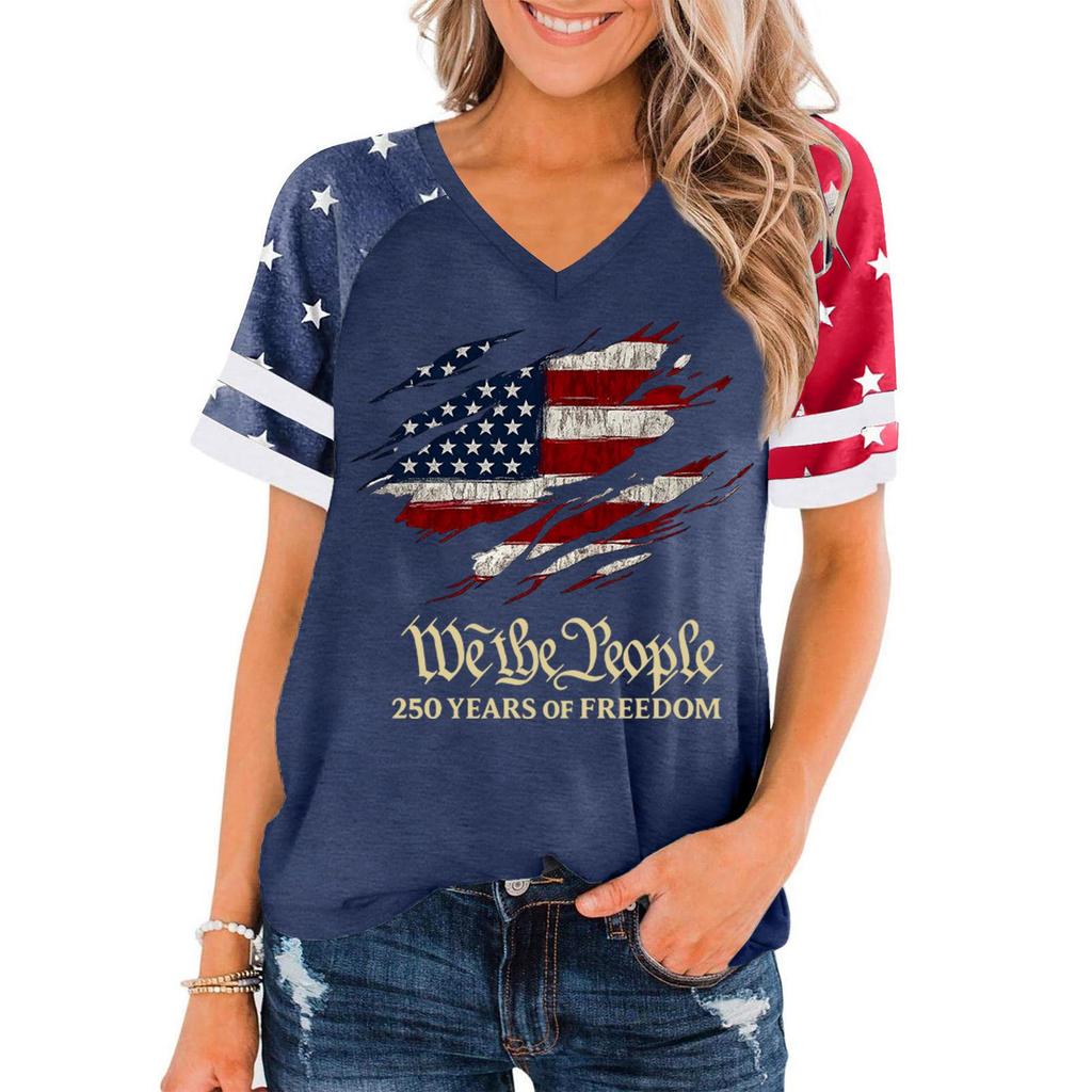Top pullover da donna con scollo a V e maniche corte con stampa grafica We The 250 Years of Flag