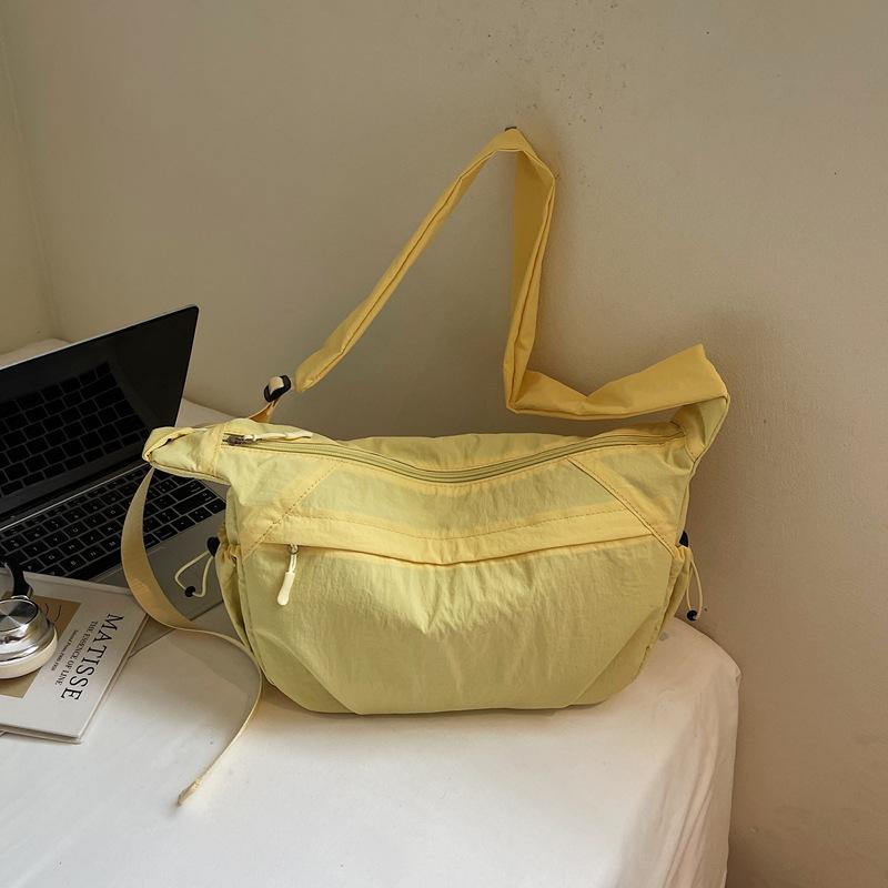 Korean Niche Solid Color Shoulder Bag Fashionable and Simple Dumpling Bag 2025 Autumn New Commuter Large-capacity Messenger Bag