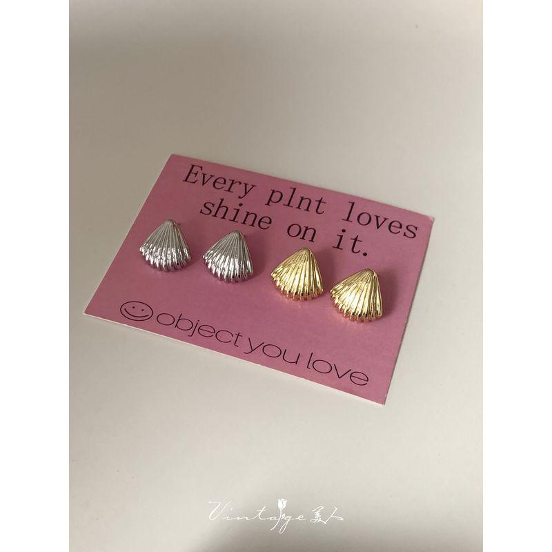 

INS Fancy Gold and Silver Color Ear Studs Shell Golden shell (Silver Needle)