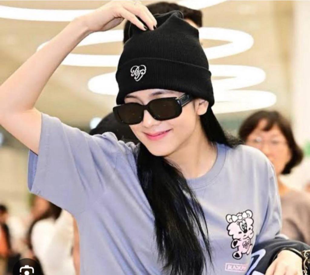 [USED] BLACKPINK VERDY T-shirt Pop Up Plush S size