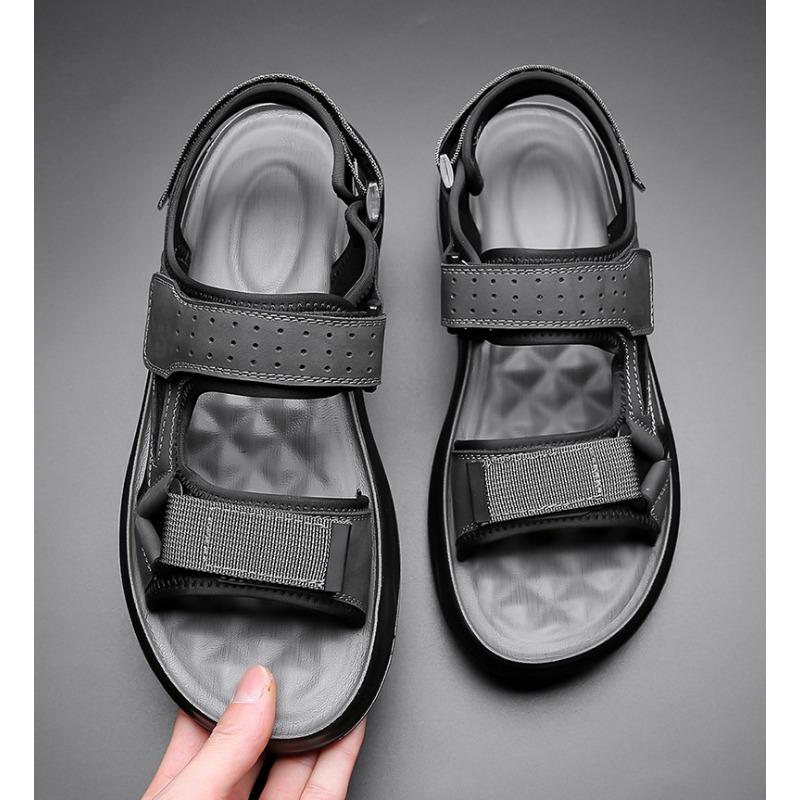 Fashion Summer Designer Hollow Leather Soft Soled Men's Sandals Fashion Retro Casual Outdoor Beach Men Sandalias Male Driving Shoes