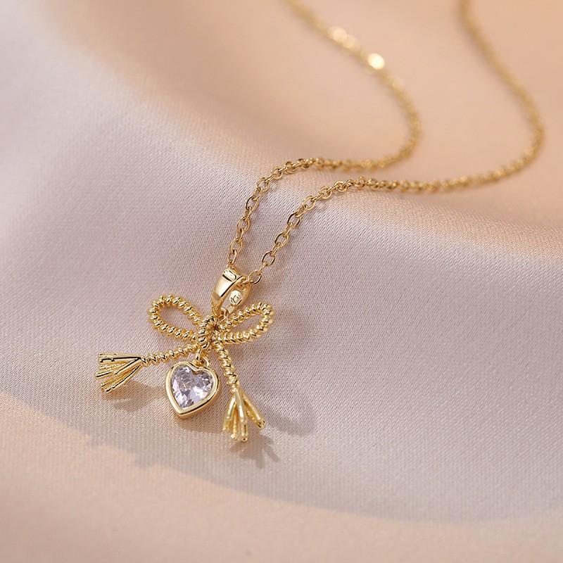 Women's Fashion Heart Pendant Necklace - Elegant, Simple Design, Versatile Clavicle Chain Jewelry