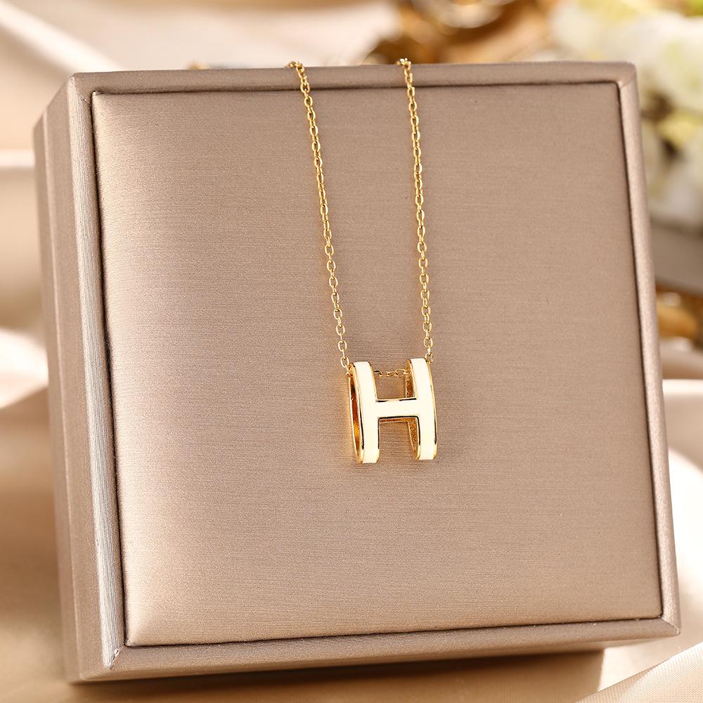

High-End Titanium Steel Women s Necklace with Zircon Inlay - Elegant Clavicle Chain, Non-Fading