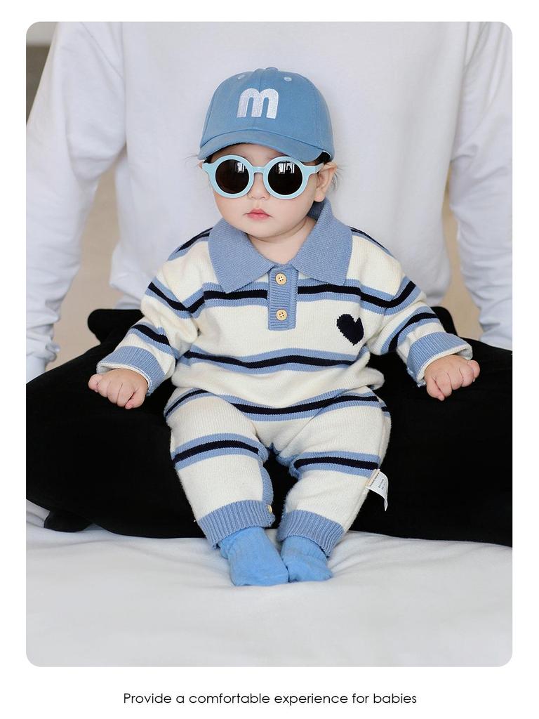 2025 Herbst/Winter Gestreifter Herz Familienstrick-Jumpsuit für Drei oder Vier