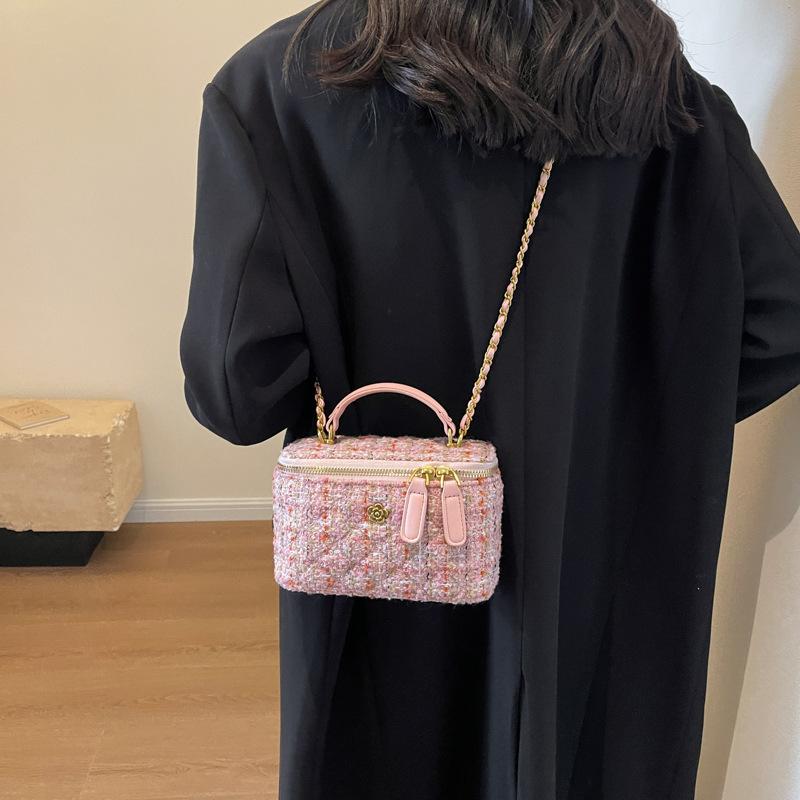 Niche design woolen small bag 2025 new autumn and winter women's bag fashion portable shoulder bag versatile messenger bag