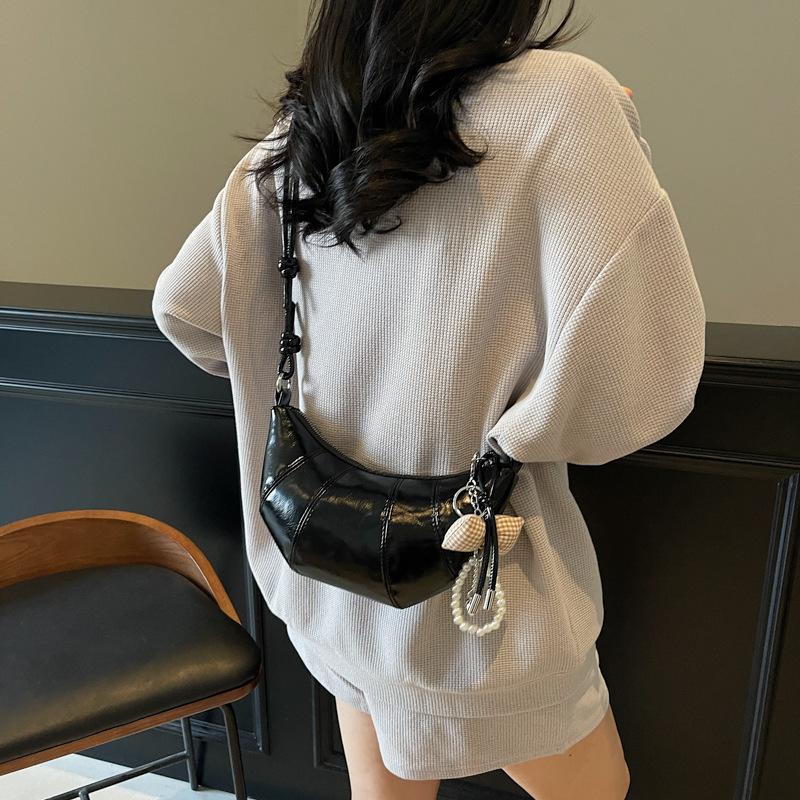 Korean version of trendy fashion shoulder bag women's 2025 new high-end temperament women's bag hand carry simple casual dumpling bag