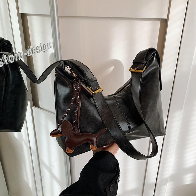 Retro bag women's large-capacity new versatile casual niche shoulder messenger bag commuter dumpling bag