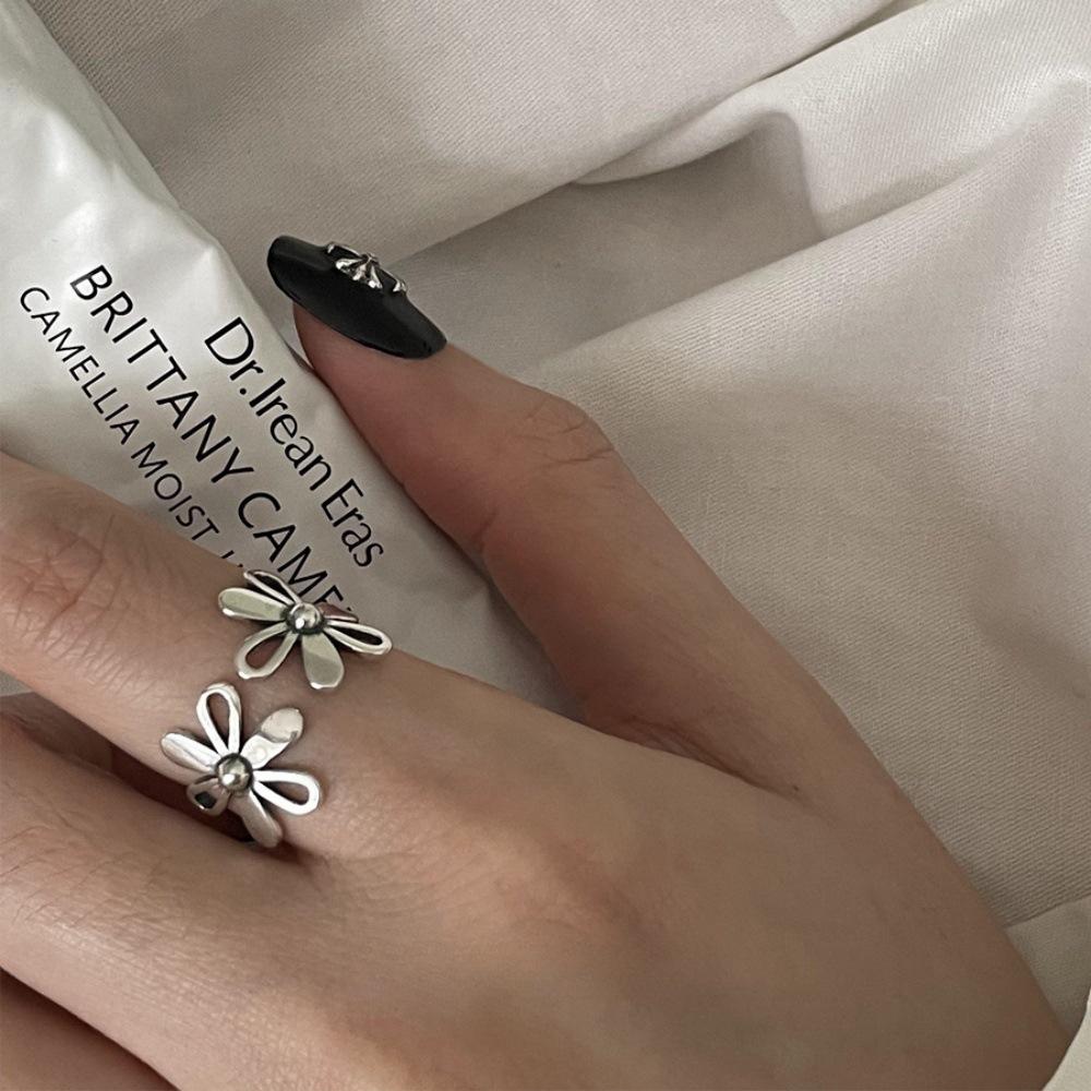 Xiaohongshu 925 Sterling Silver Exaggerated Plain Ring for Women – Simple, Luxurious, High-End Design.