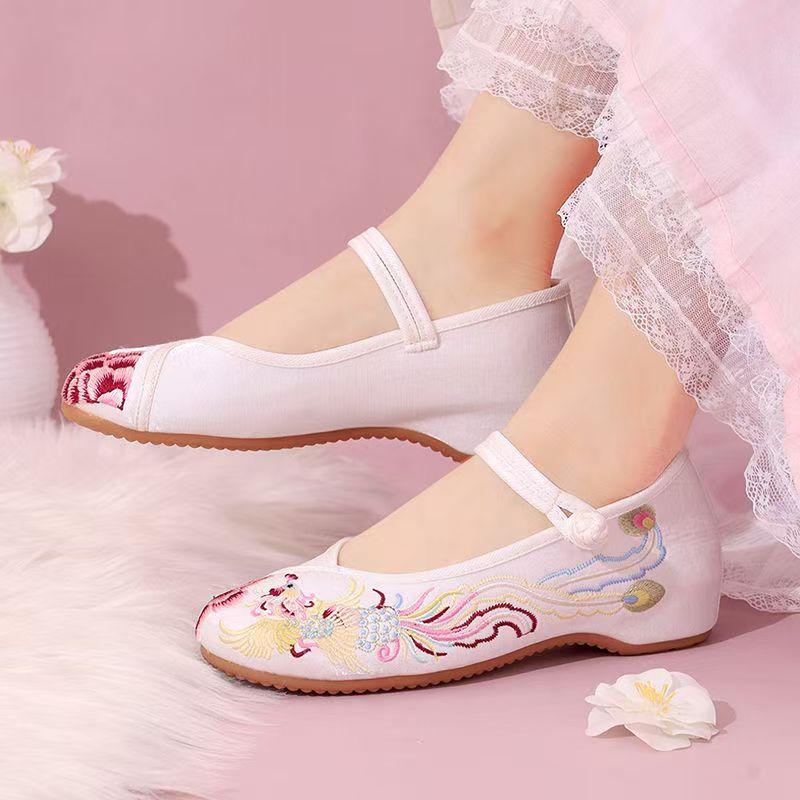 Woman's Ethnic Style Low Heel Embroidered Shoes Rubber Sole Round Toe Shallow Cheongsam Shoes Mary Jane Shoes Red Wedding Shoes