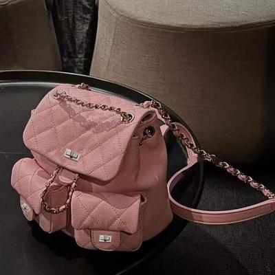 Nova Mochila com Corrente Versátil Estilo Xiaoxiangfeng Versão Coreana 2024 Mochila Escolar de Grande Capacidade para Estudantes Mochila Tendência da Moda Feminina