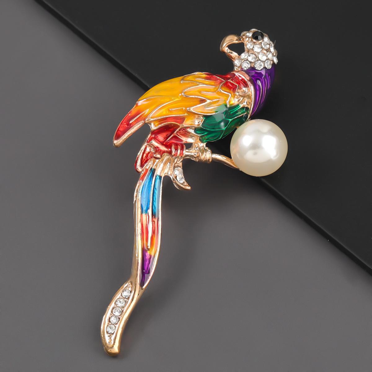 

European & American Alloy Parrot Brooch with Diamond Enamel Parrot
