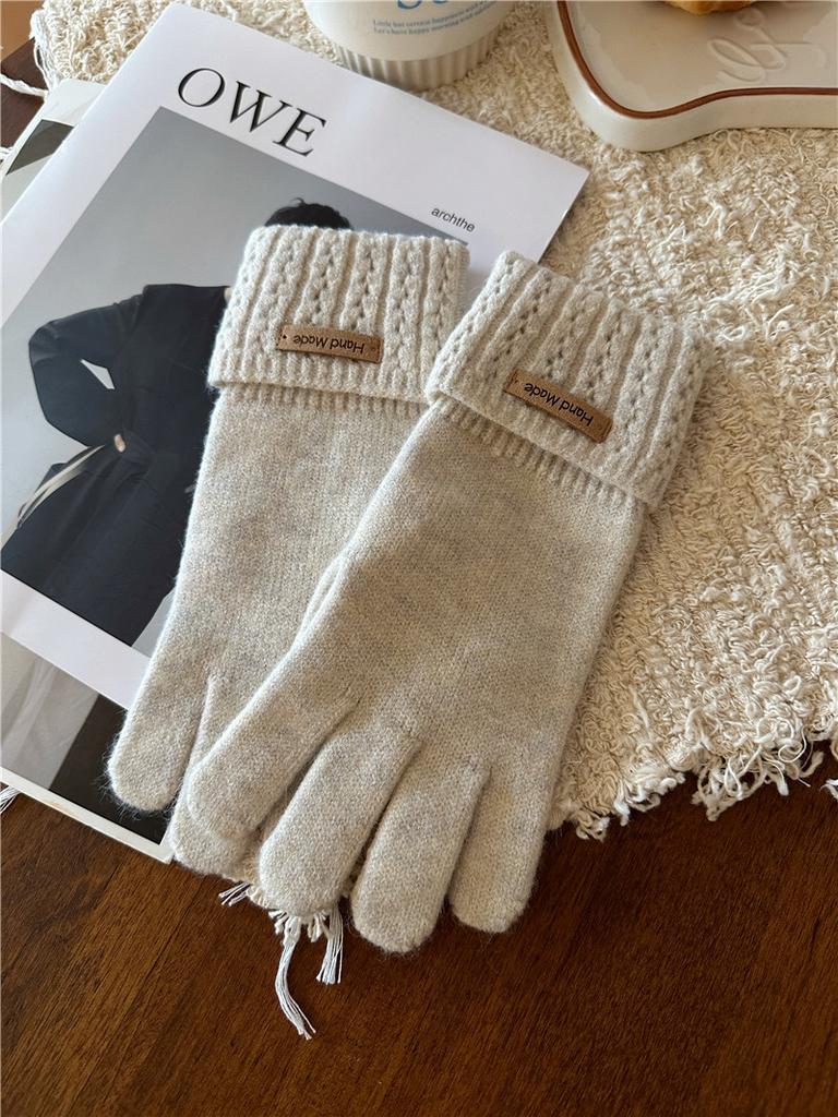 Women’s Soft Touch Full-Finger Gloves - Autumn Winter Warm Touchscreen Compatible Mittens, Hole Design for Hand Protection