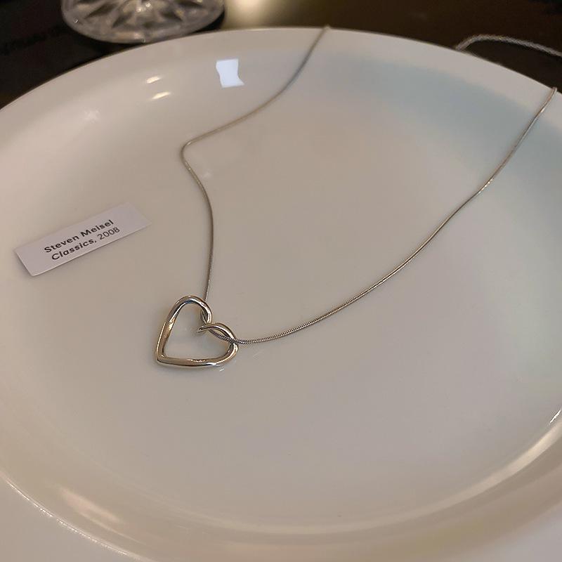 Koreanische exquisite Zirkonia-Blumenkette: Elegantes, vielseitiges Design für einen stilvollen Akzent