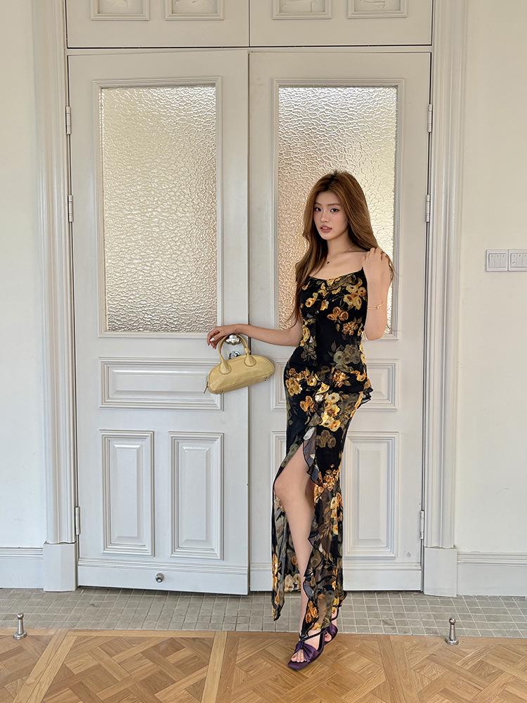 2026 Spring/Summer Resort Style Ruffled Slit Print Spaghetti Strap Maxi Dress - Elegant, Waist-Cinched Women's Fashion.