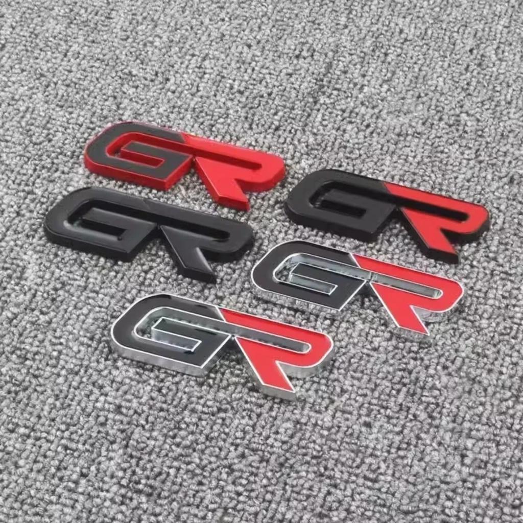 Decalcomania Emblema Lettere GR in Metallo 3D Adesivo Badge Griglia Anteriore Bagagliaio Posteriore per Accessori Moto Gazoo Racing Sport