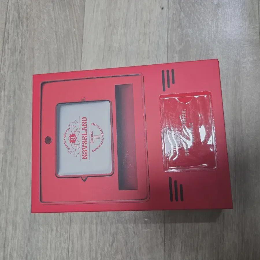 

Gidle Neverland Fanclub 3rd Season Kit