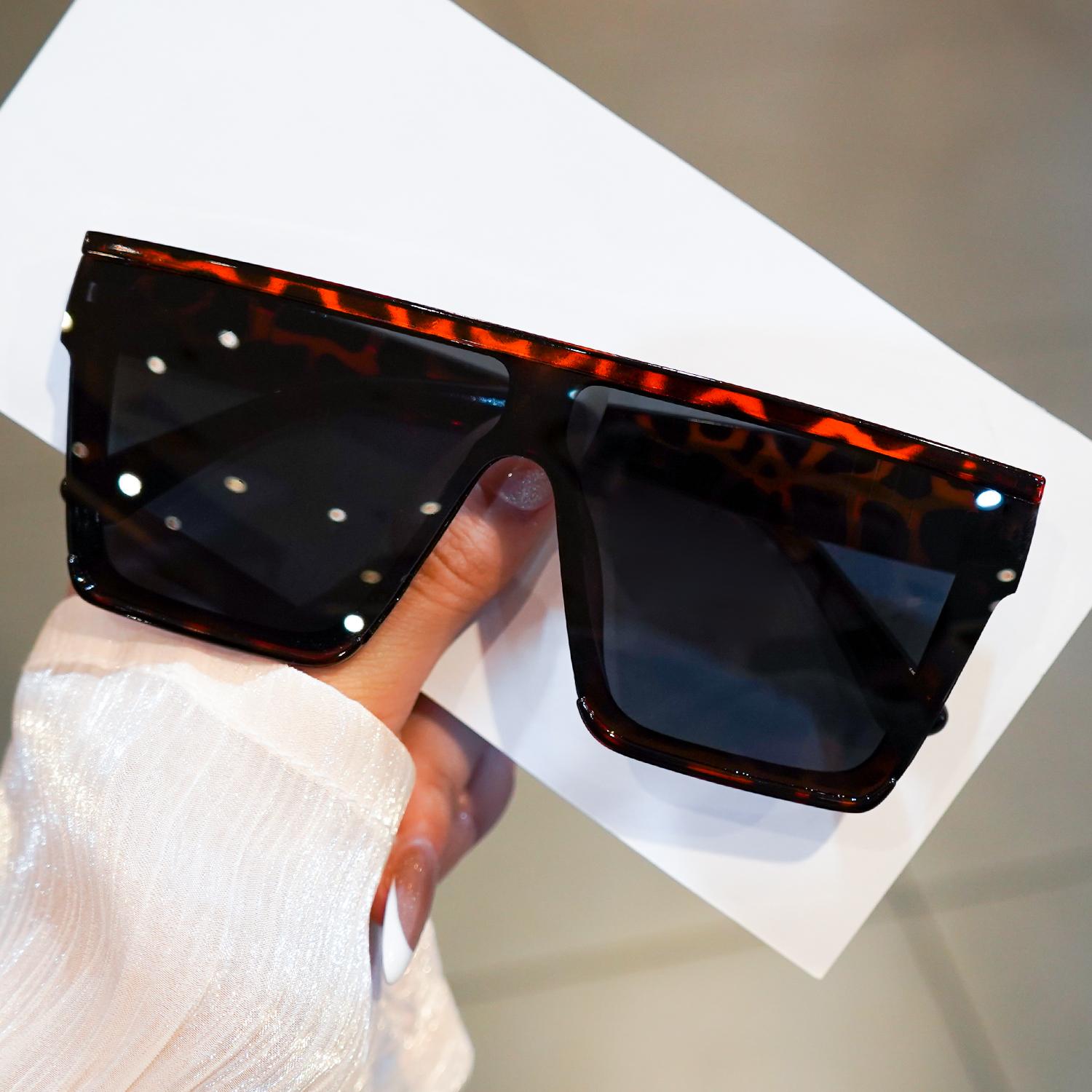 

Oversized Square Fashionable Unisex Sunglasses for Casual Wear Perfect for Photoshoots and Parties Ideal Gift