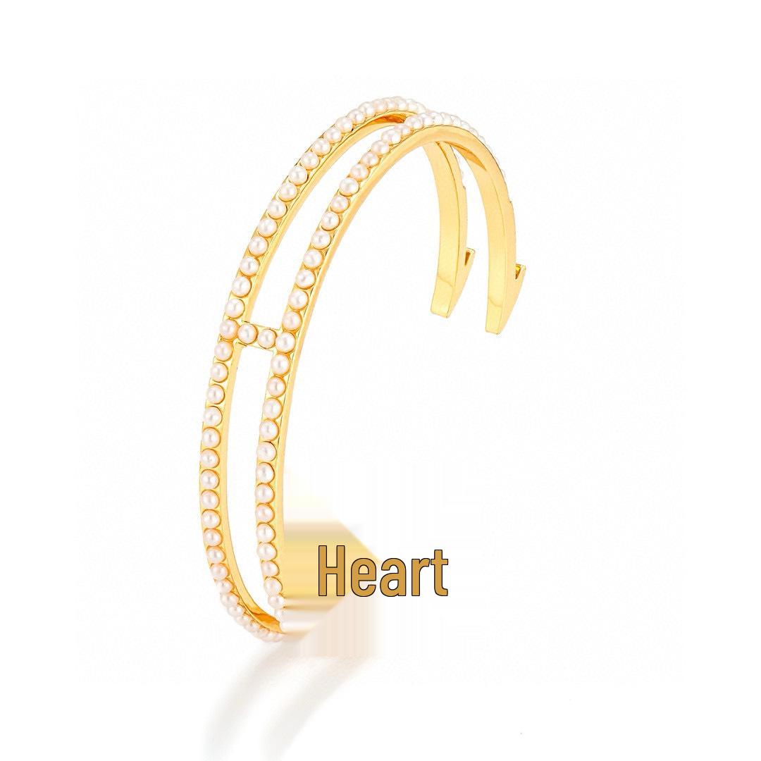 Элегантный открытый регулируемый браслет с буквой из циркония