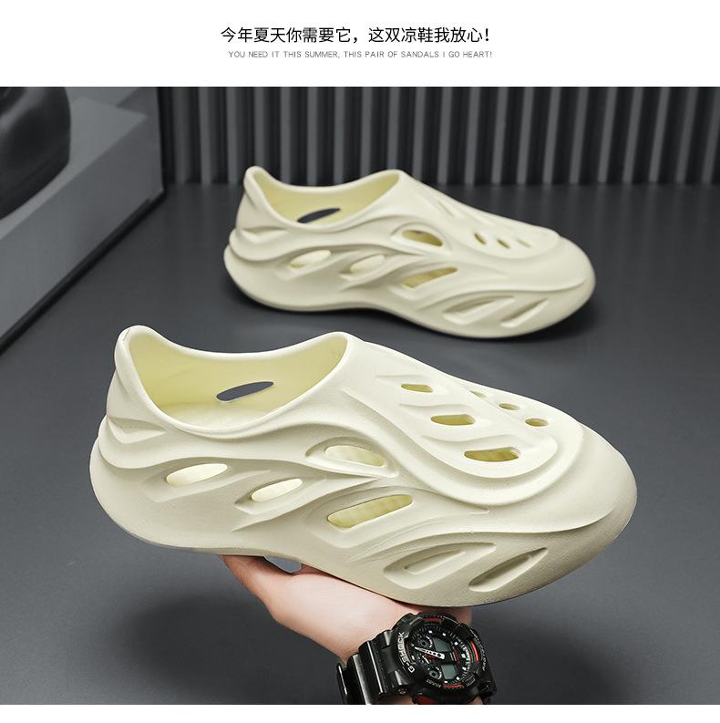 Hole Shoes Men Wear Beach Sandals In Summer with Soft Soles and Non-slip 2025 New Lightweight Bag Head Cool Slippers Men