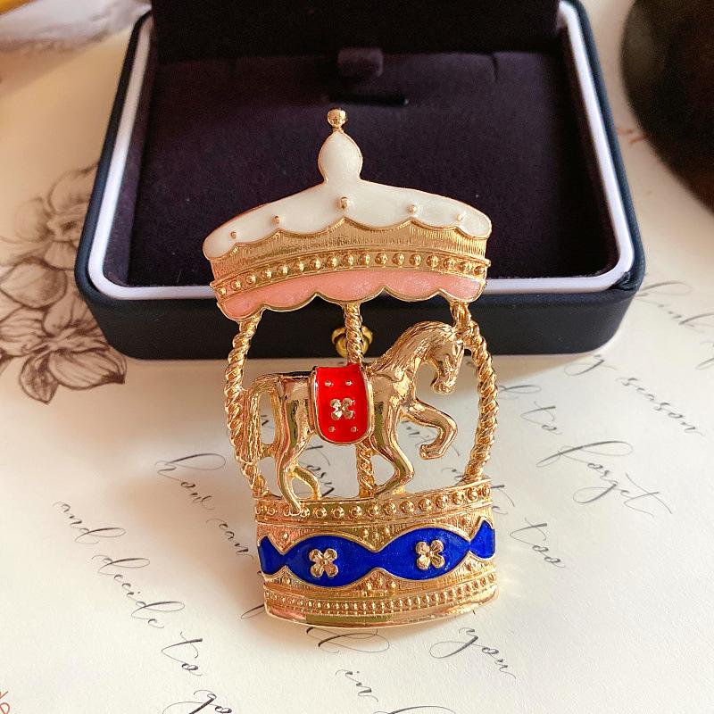 Barock Luxus Karussell Design Brosche für Männer und Frauen Schmuck Zubehör Anstecker Hochzeit Feiertag Party Paar Überraschungsgeschenk brown