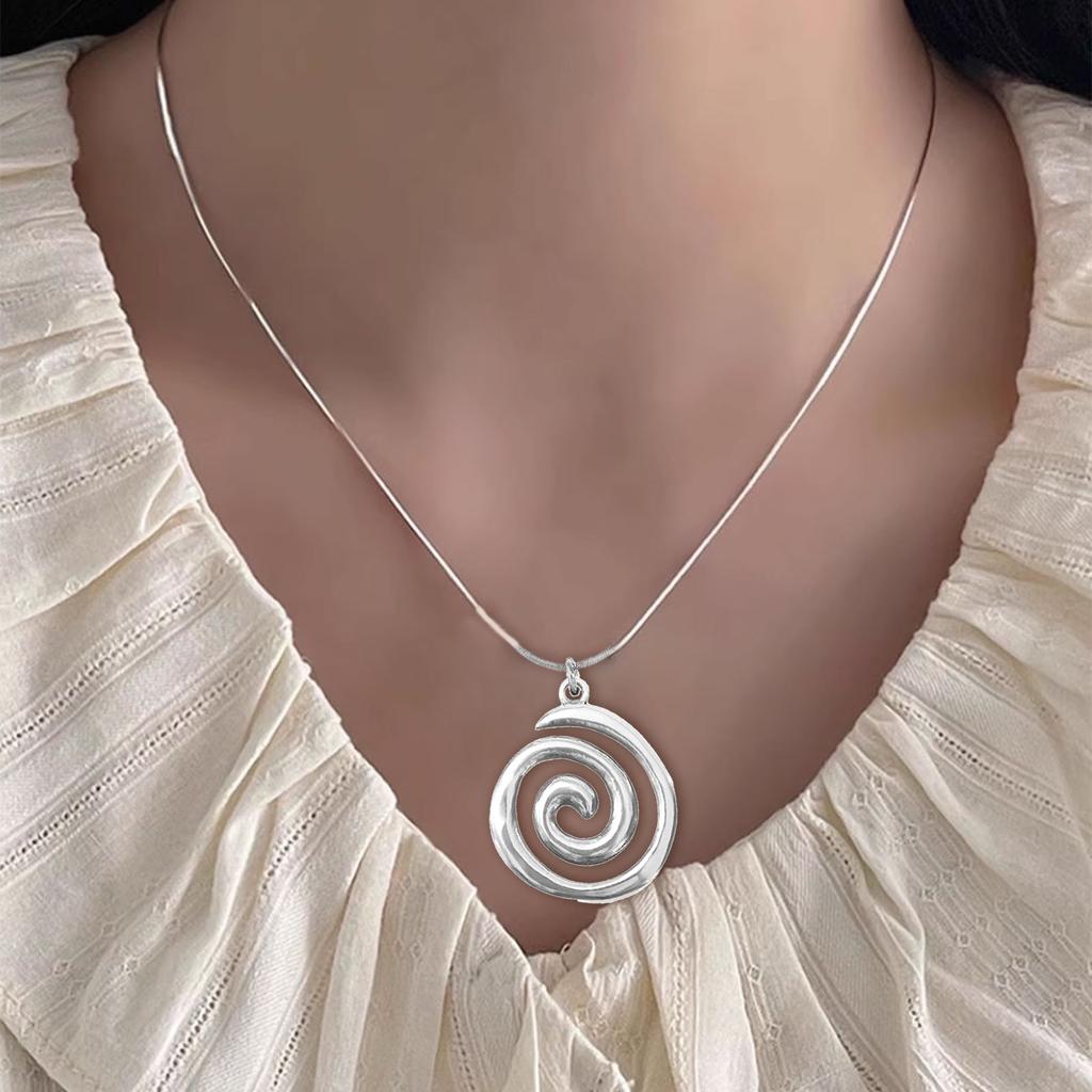 Swirl Pendant Necklace Round Circle Clavicle Chain Accessory Adjustable Length Choker Unique Jewelry for Women Girls