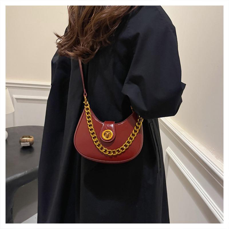 Light Luxury Crescent Bag, Fashionable Versatile, Temperament Commuting Choice.