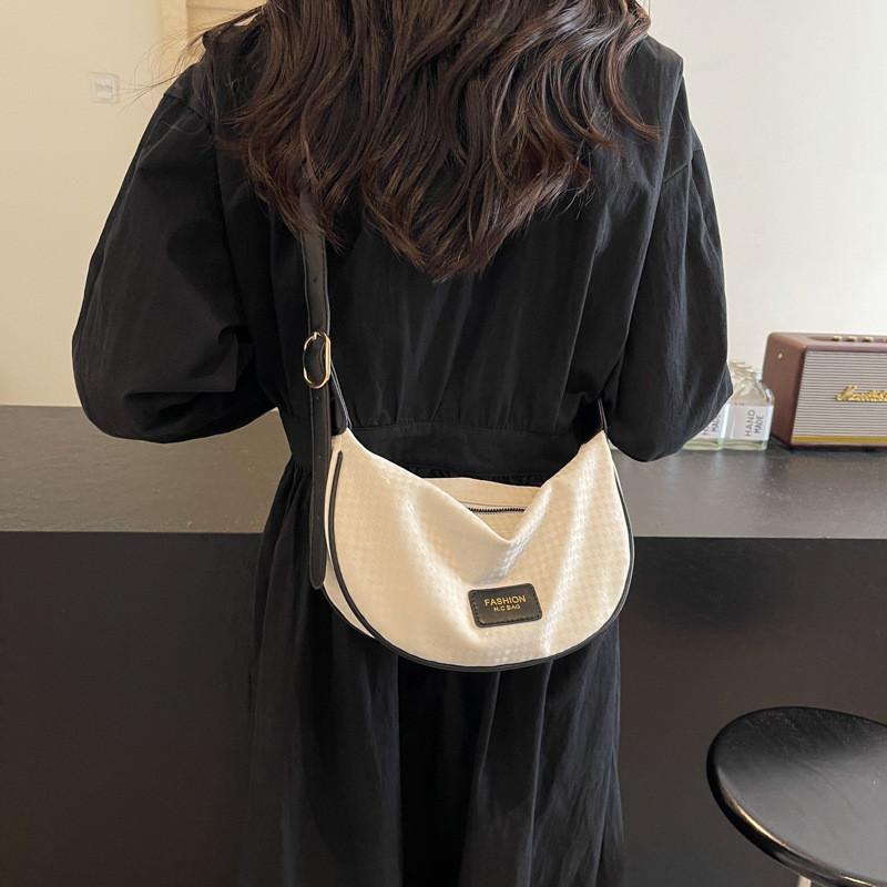 Stylish Pu Dumpling Bag Versatile Summer Shoulder Bag With Soft Medium Hardness And Zipper Closure
