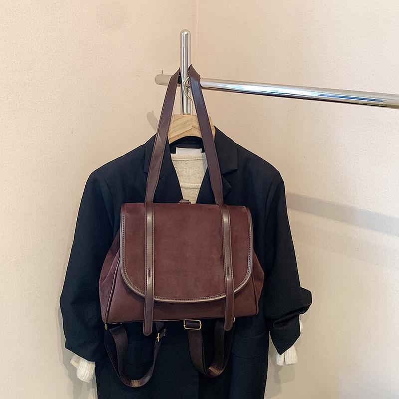 Casual Commuting Retro Large-capacity Shoulder Bag Women's 2025 New Autumn and Winter Popular Backpack Schoolbag