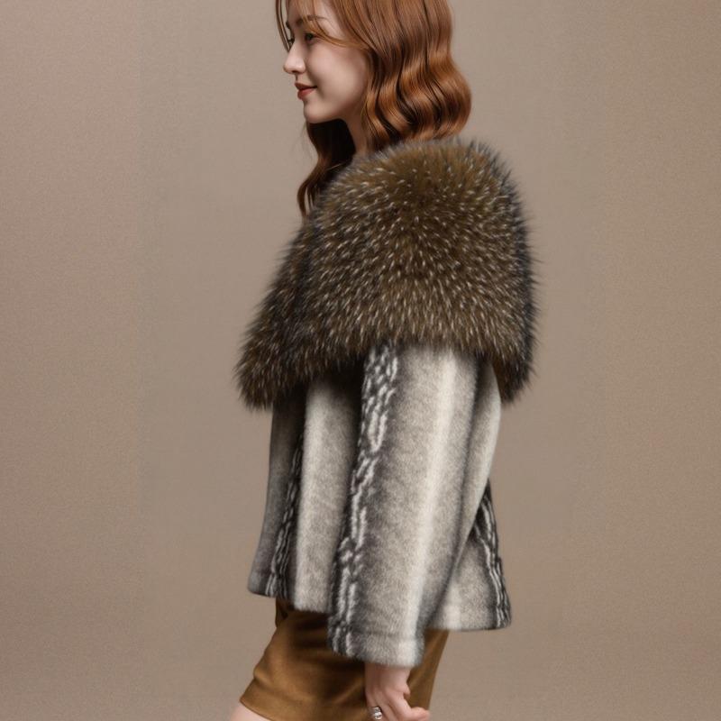 Autumn and Winter New Fur Coat Fashion Autumn and Winter Coat Short Imitation Silver Fox Lapel Women