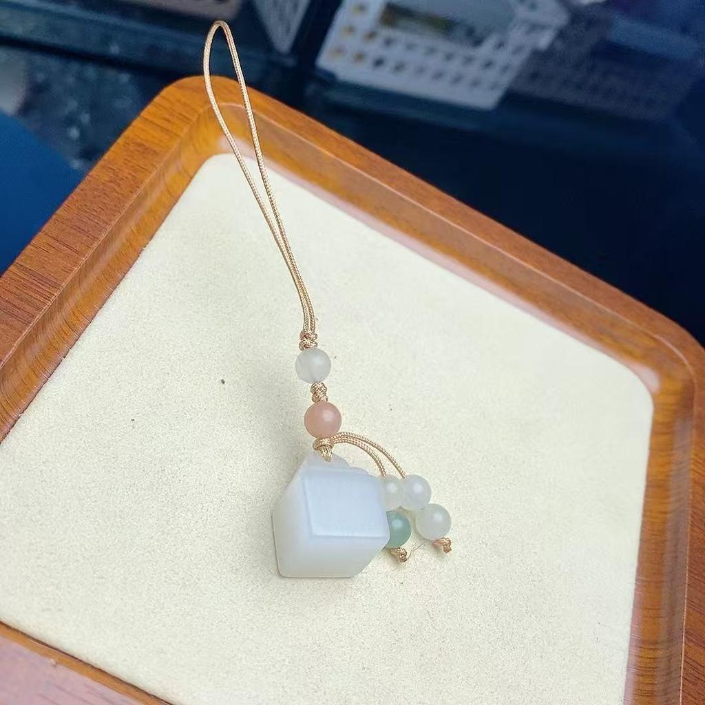 Tianshan Jade Heart Mobile Charm: Elegant Unisex Phone Pendant