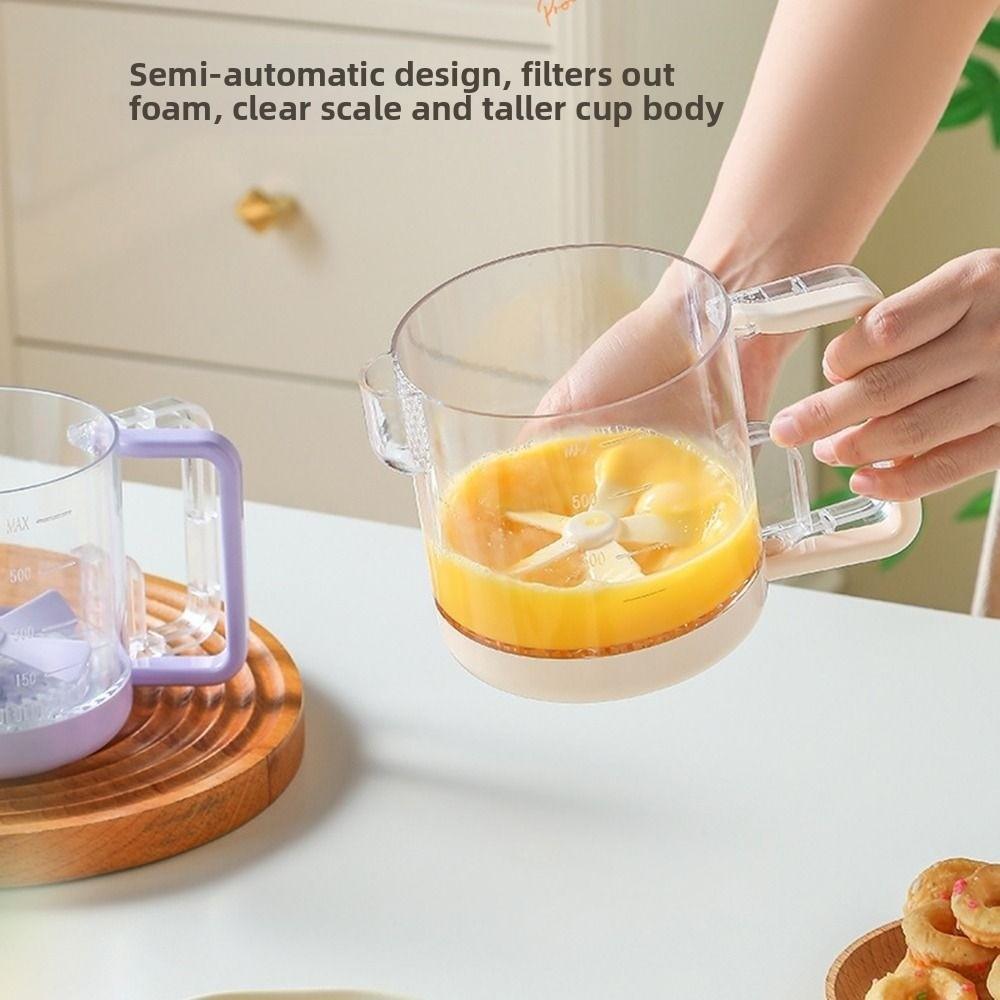 Halbautomatischer manueller Eierquirl Klare Skala Sahnebesen Kreativer Eiermischbecher für den Heimgebrauch