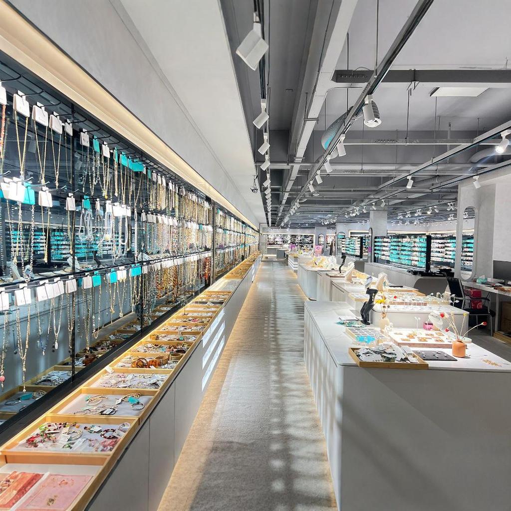 Eleganckie Złote Teksturowane Francuskie Kolczyki: Wysokiej klasy, wszechstronny koreański design