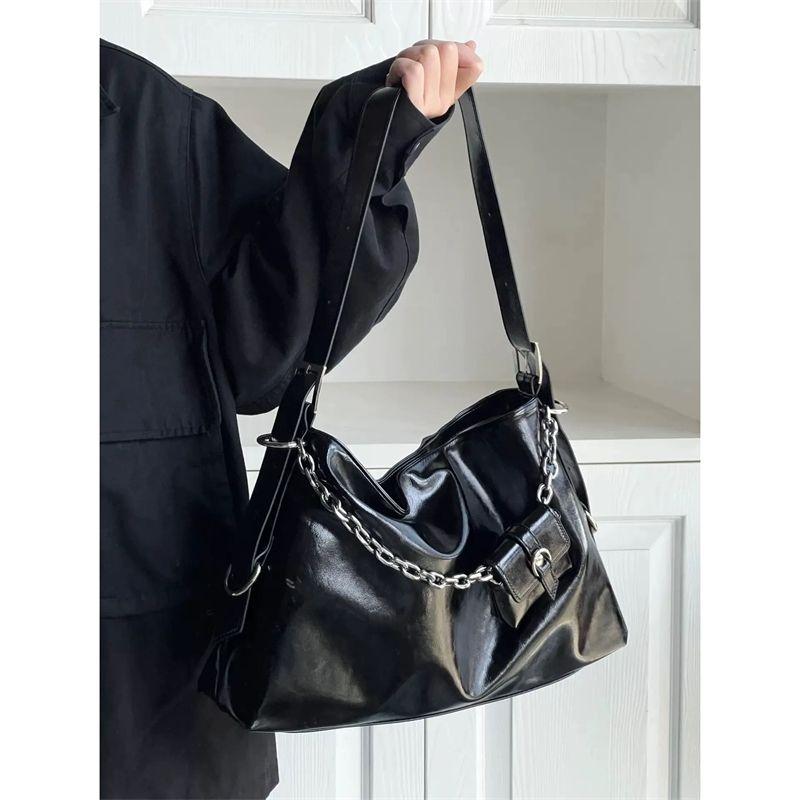 

Niche Style Bag 2025 New Arrival Large Capacity Underarm Bag Sexy Commuter Tote Versatile Chain Shoulder Messenger Bag Black