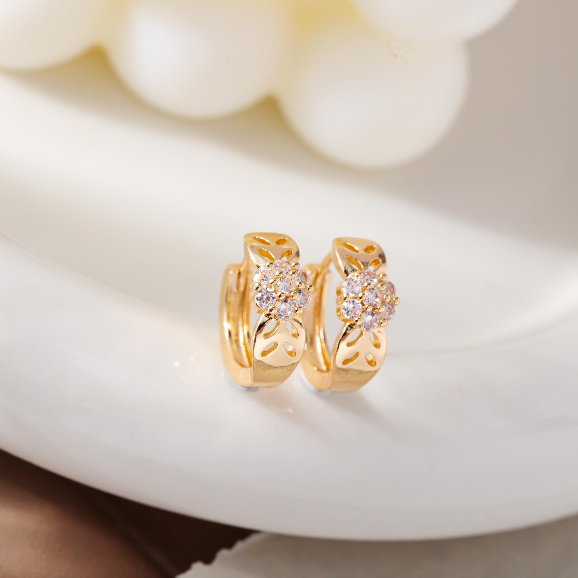 Korean Style Hollow Zirconia Flower Stud Earrings – Elegant, Exquisite, Light Luxury for Women