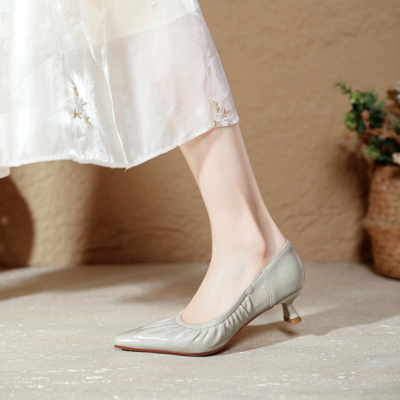 Fine heel silver single shoes soft leather pleated commuter work shoes pointed high heels 2025 new spring and autumn women's shoes middle heel