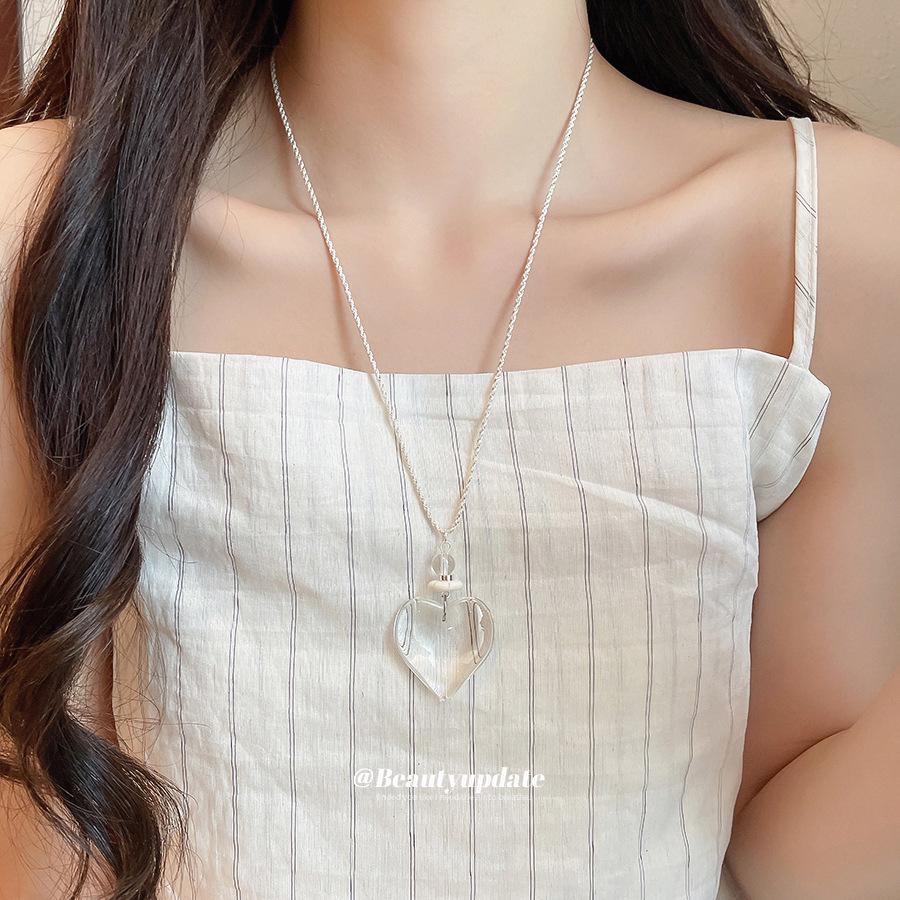 Elegant Geometric Glass Heart Necklace - Semi-Transparent Stone Look, Versatile Sweater Chain for Women
