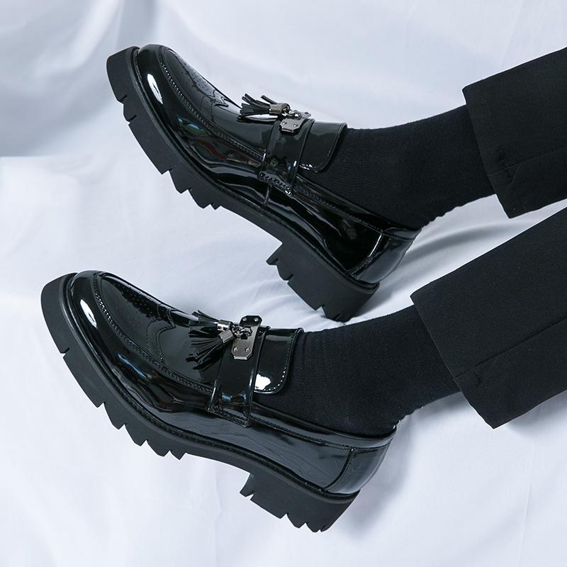 Men's business casual pointed thick-soled patent leather shoes Brock engraved teen trend Korean version trendy shoes