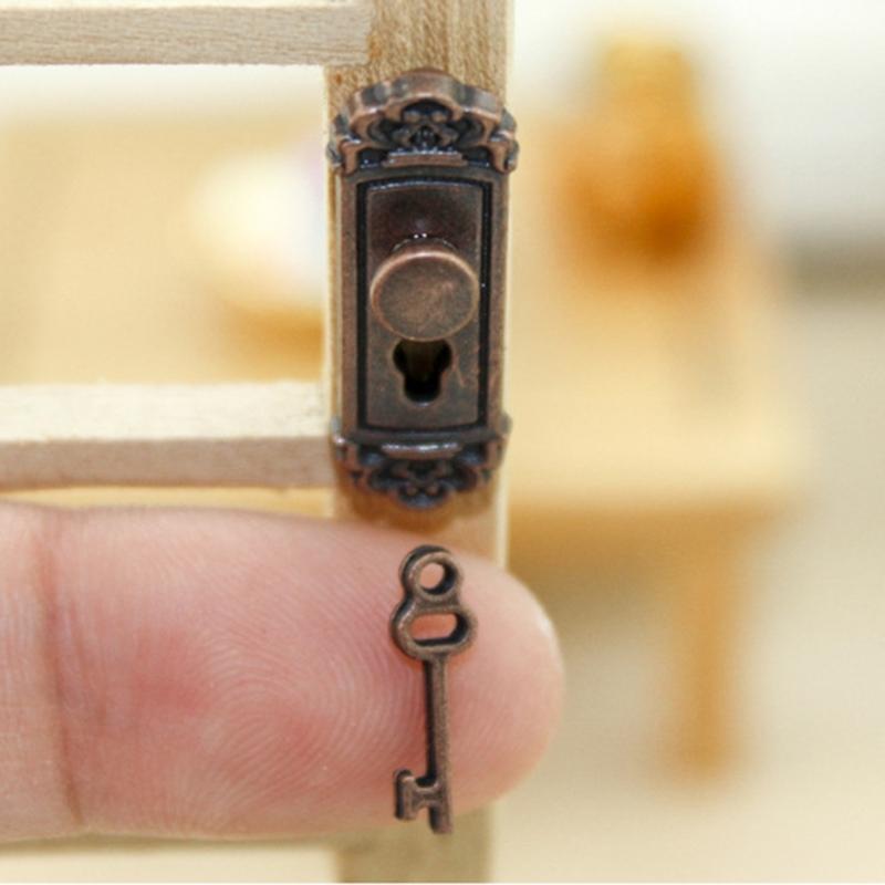 1:12 Scale Miniature Door Lock and Key Set 2 in 1 Pack Door Knocker Lock Set Vintage Dollhouses Decoration Accessories