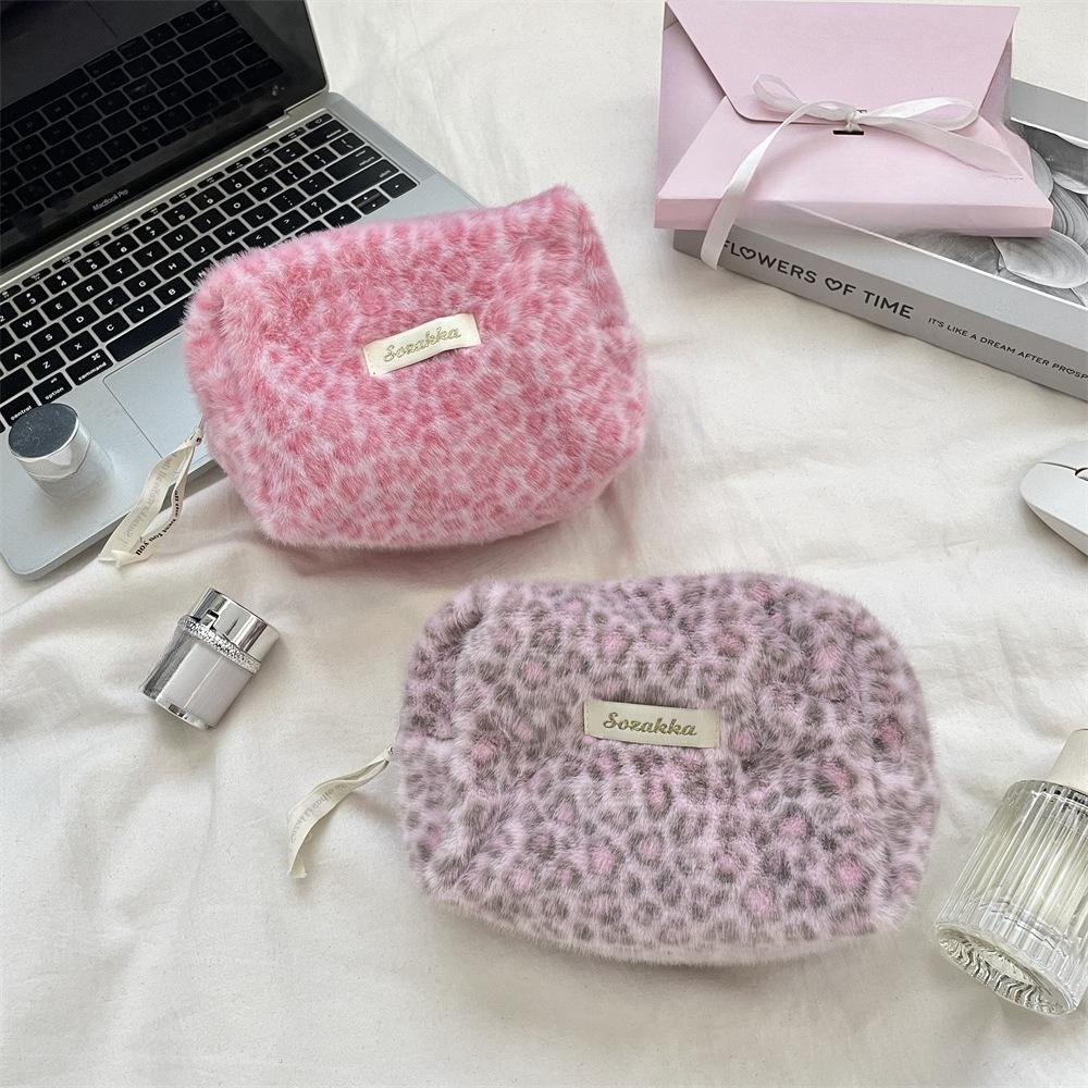 New autumn winter leopard print plush makeup bag Large Capacity Women Cosmetic Bag with Zipper Travel Clutch