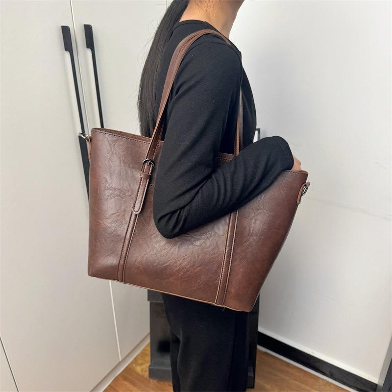 Retro bag women's large-capacity new spring versatile simple shoulder bag commuter tote bag