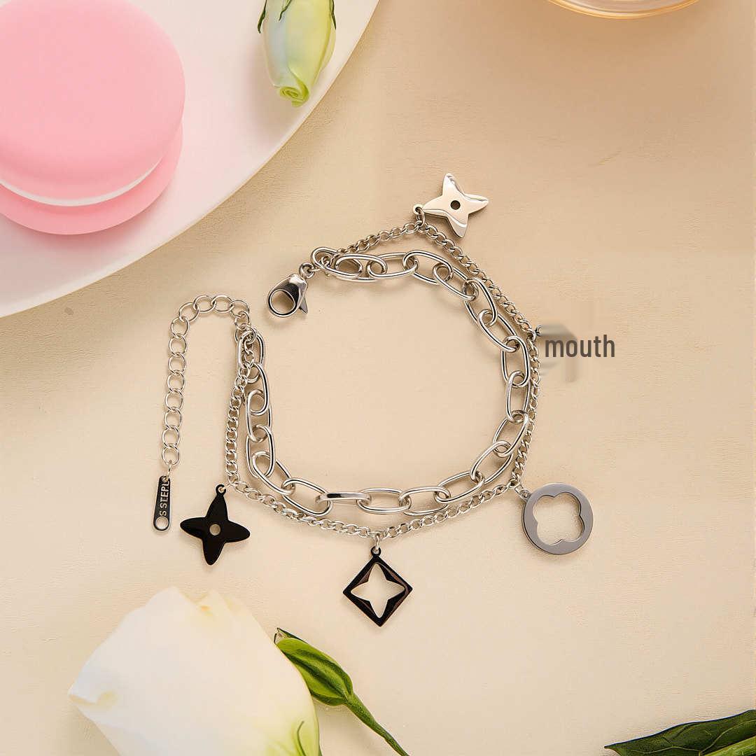 Элегантный двухслойный браслет из титановой стали с полым четырехлистником для женщин