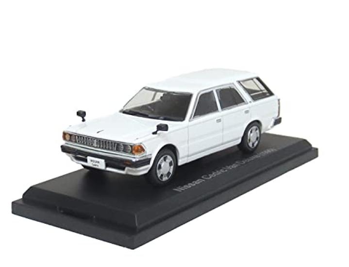 

NOREV J Nissan Cedric Van Deluxe 1995 Белый