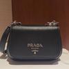 [Pre-Owned] Saffiano Leather Shoulder Bag With Gold Chain - Very Good #1WFKHIF