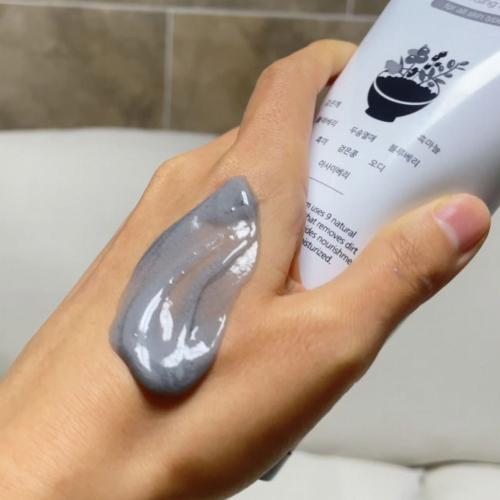 Nella Black   Black Cleansing Foam 150g  2