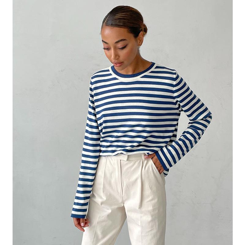 

Women s Retro Striped Round Neck Sweater - European & American Classic for Autumn/Winter L