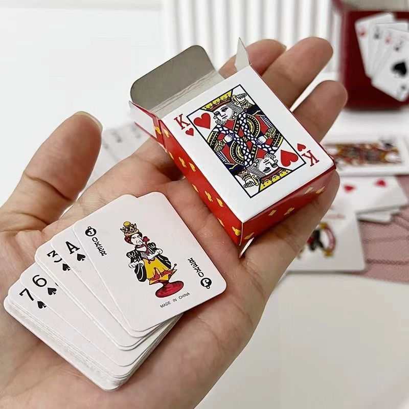 3 KUSY Mini Hrací Karty Party Suvenýry Cestovní Zábavné Dárky Pro Děti Teenagery Dospělé partyhry Stolní Hry Rodinné Zábavné